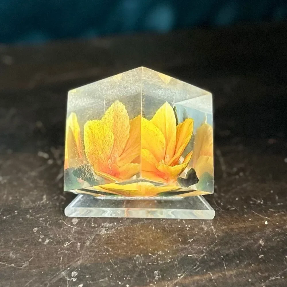 Vintage Russ Berrie Acrylic Yellow Flower Footed Cube Paperweight Imperfect